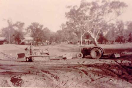 Lanz Crawler Dozer in dam